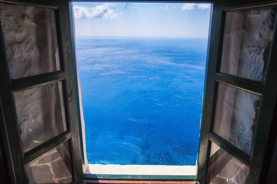  Manastir Panagia Hozoviotissa na ostrvu Amorgos 